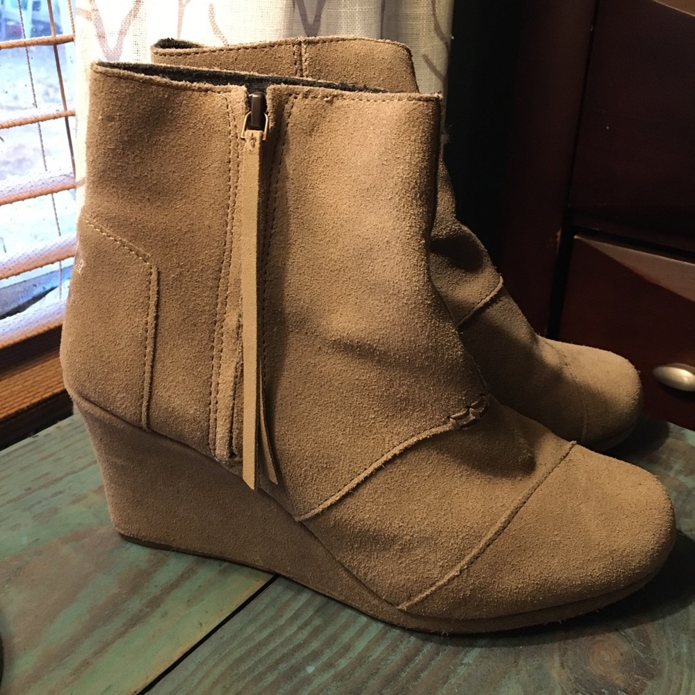 TOMS Desert wedge boots